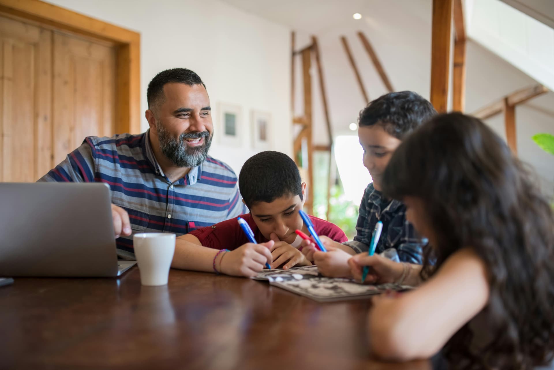 Família acompanhando o progresso dos filhos